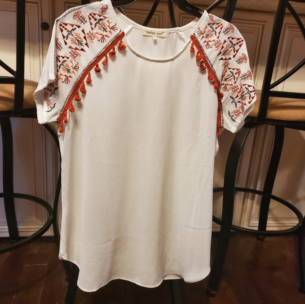 NWOT  Indigo Soul short sleeve blouse.  SIZE M